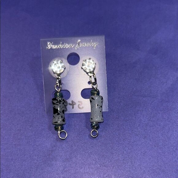 Elegant Silver and Black Earrings - Picture 1 of 3